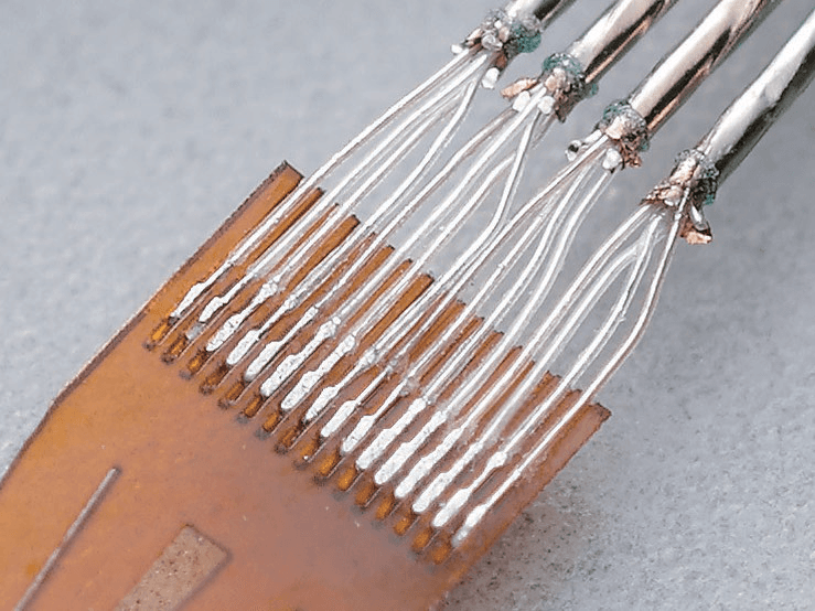 Pre-soldered MCT conductors on polyimide film ready for thermal pressing